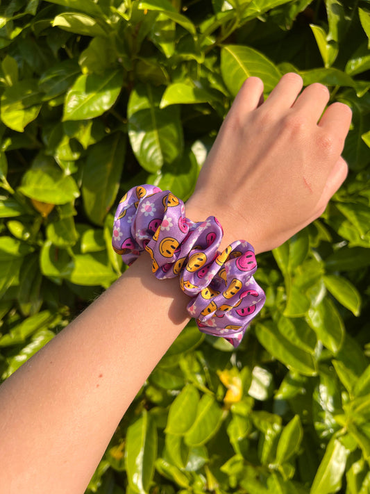 Daisy Smiles Scrunchie